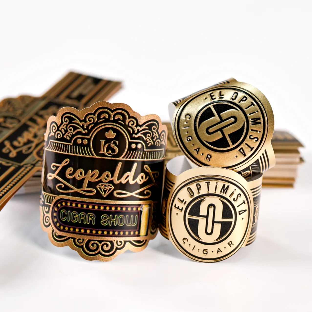 Nahaufnahme einer Goldfolie und geprägtes Zigarrenband mit Finish-Detail