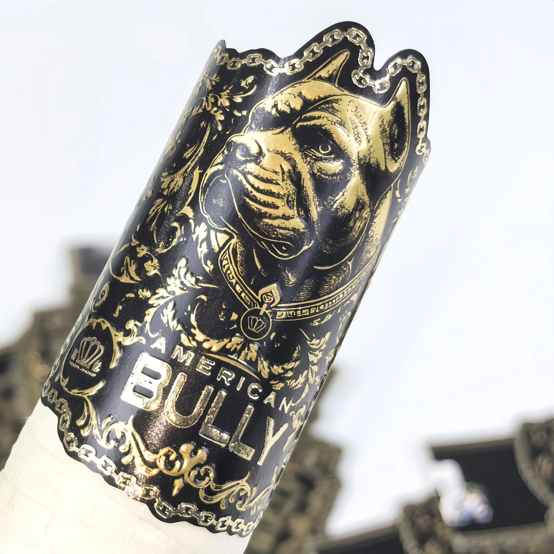 Gold foil cigar band detail