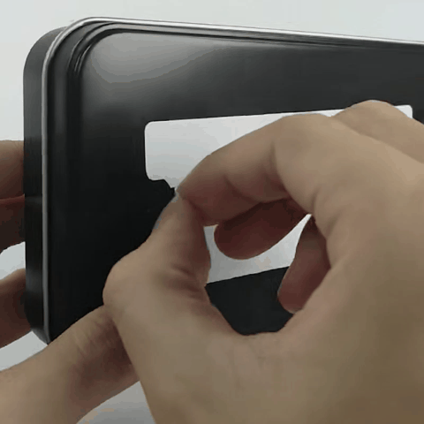Animated demo of a tear-line label: a light pull along the perforation opens it cleanly